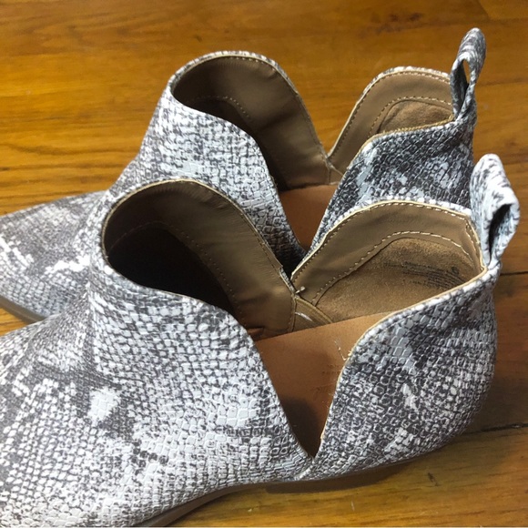 Universal Thread faux snake booties. Slip on size 6. - Picture 4 of 7